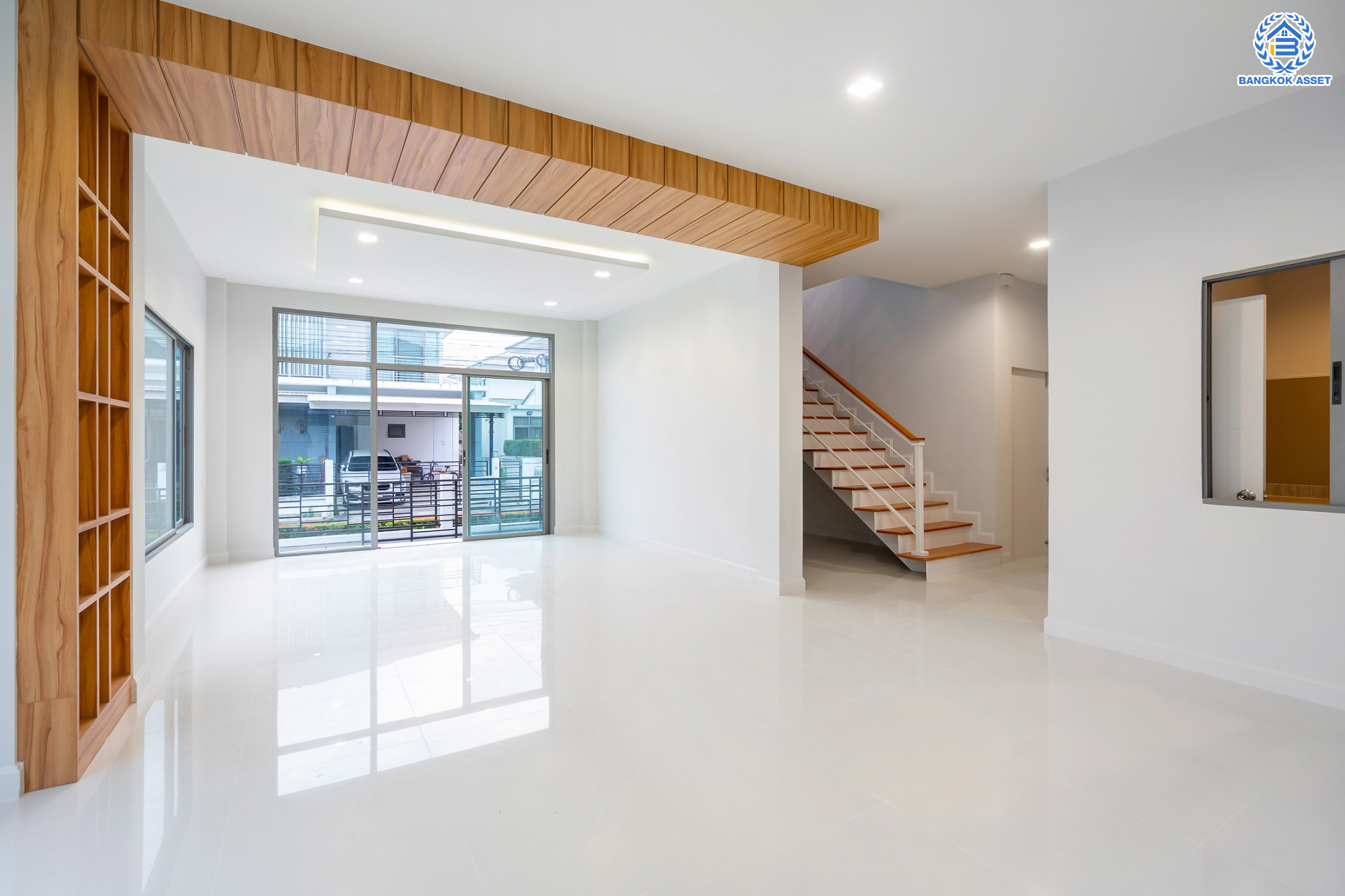 บ้านมือสองตกแต่งใหม่ ม.เพอร์เฟคเพลส แจ้งวัฒนะ บ้านเดี่ยวหลังใหญ่ เนื้อที่ 61.9 ตร.ว. ฟังก์ชัน 3 ห้องนอน 4 ห้องน้ำ 1 ห้องแม่บ้าน จอดรถได้ 2 คัน รองรับทุกการอยู่อาศัย บนทำเลศักยภาพ ใกล้เซ็นทรัลแจ้งวัฒนะ ทางด่วน และรถไฟฟ้าสายสีชมพู "สถานีแยกปากเกร็ด"